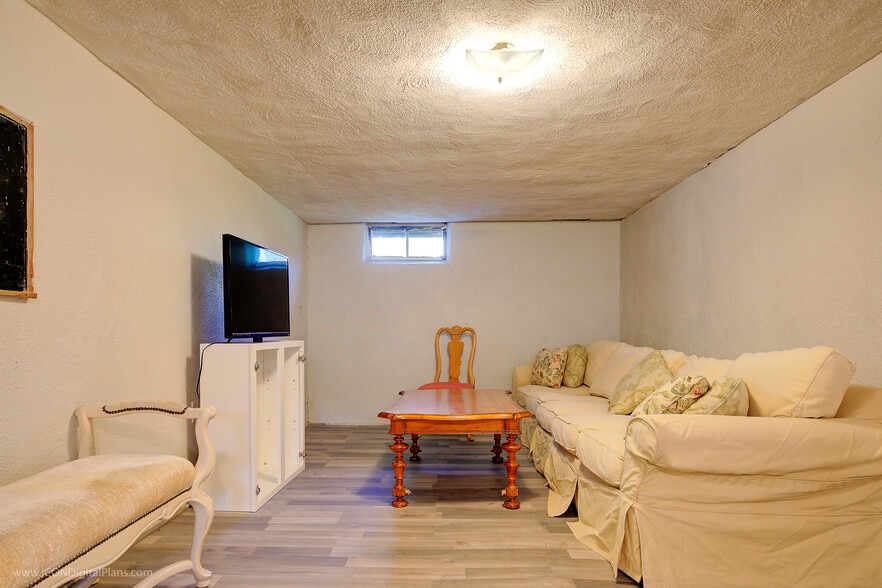Building Photo - 18 Sylvan Ter