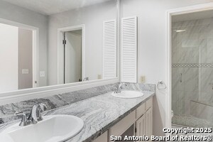 Building Photo - 8551 Marathon Dr