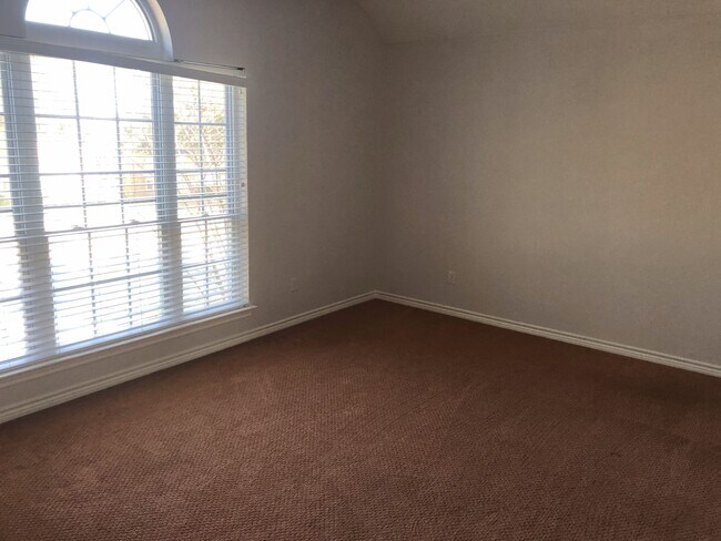 Building Photo - 5 Bedrooms in Richardson!