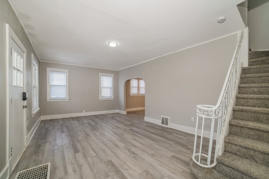 Building Photo - 1946 N Sheridan Rd