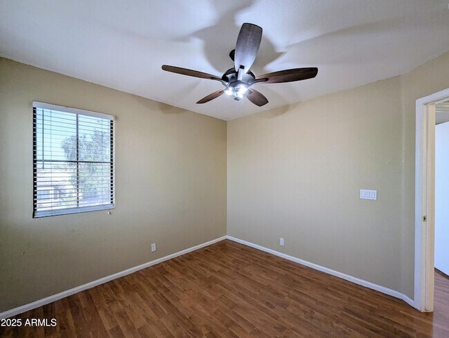 Building Photo - 8861 W Paradise Dr