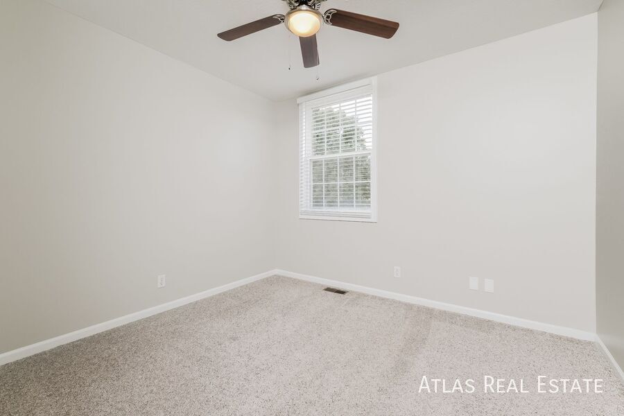 Building Photo - 8608 NE 111th St