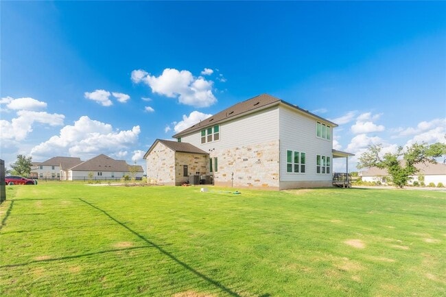 Building Photo - 301 Northcrest Dr