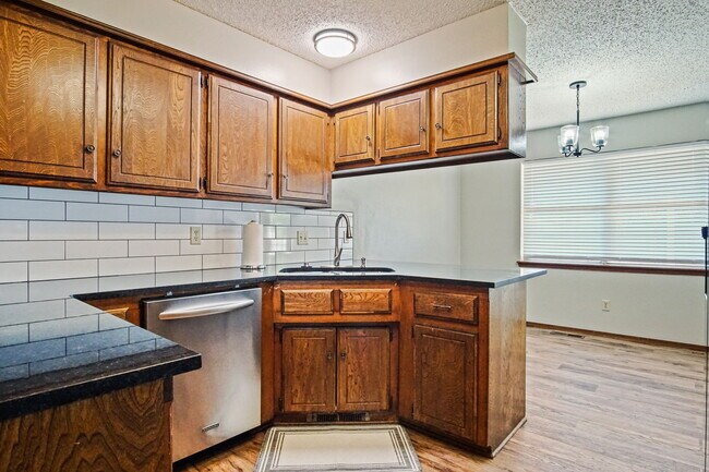 Building Photo - 128 W Platt Dr