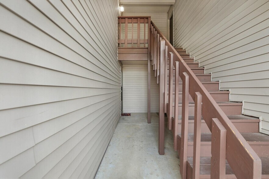 Building Photo - 1115 Laura Dr