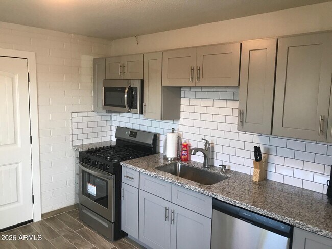 Building Photo - 1156 E Tempe Dr