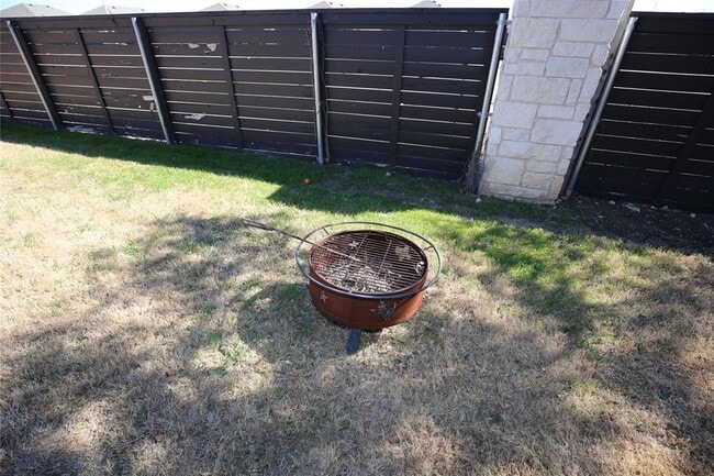 Building Photo - 325 Old Glory Trail