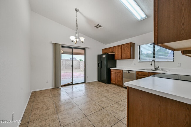 Building Photo - 8606 W College Dr