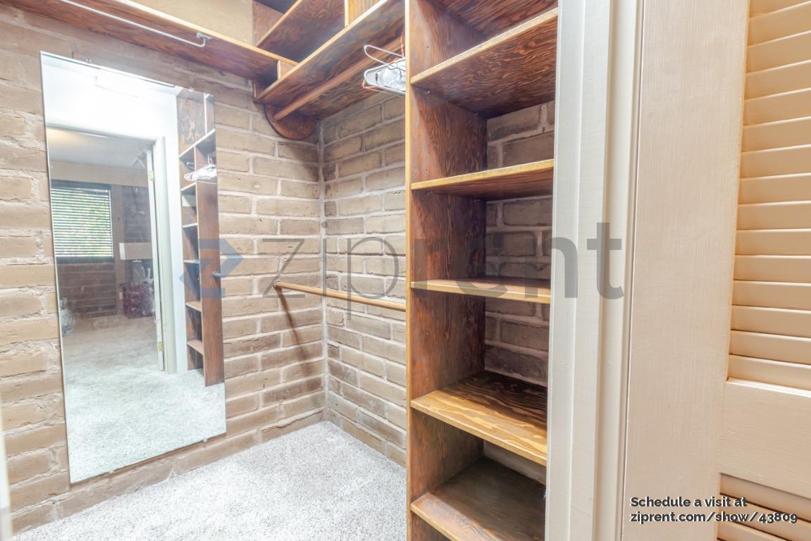 Building Photo - 3561 Castlebrook Rd