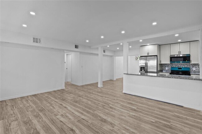 Building Photo - 1435 Eden Dr