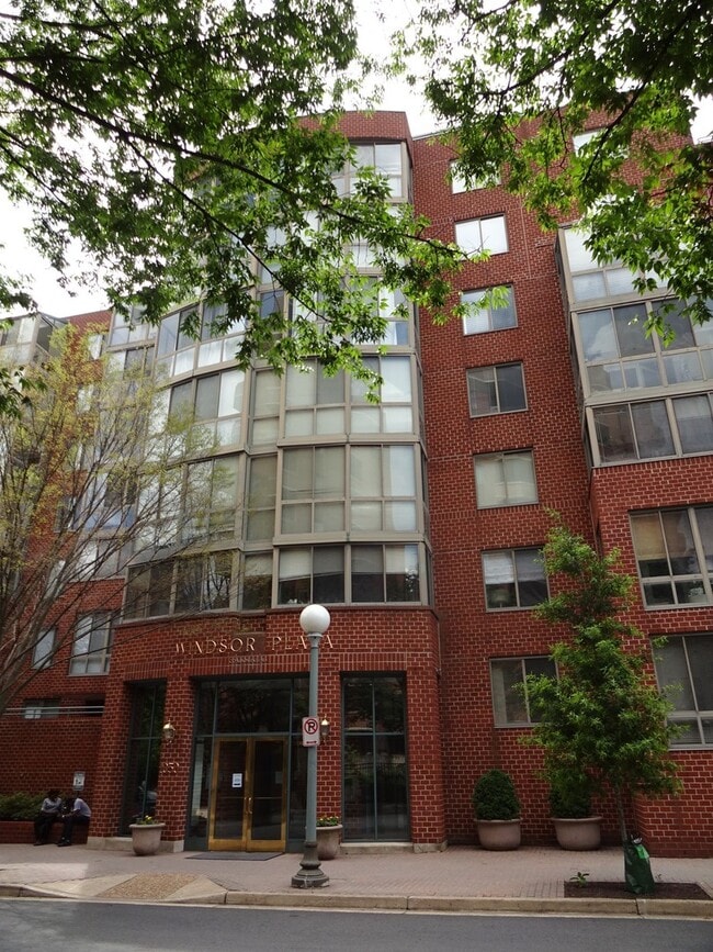 Building Photo - 1BR Condo Two Blocks from Ballston Metro