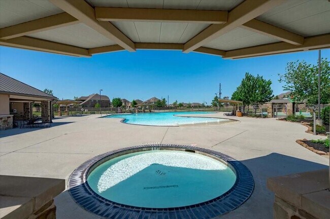 Building Photo - 21203 Bradford Grove Dr