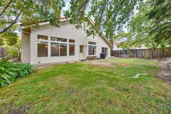 Building Photo - Updated 3 Bedroom Home with 3-Car Garage i...
