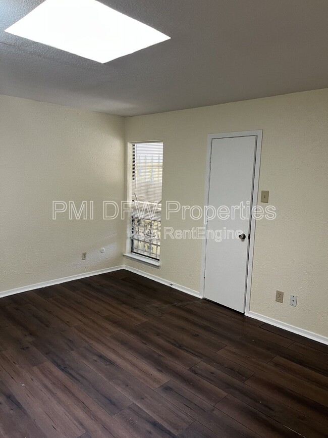 Building Photo - 1510 Cherrycrest Ln