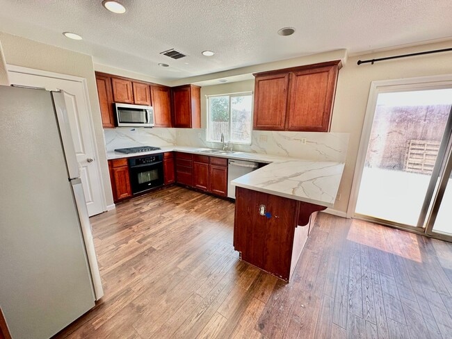 Building Photo - Newly Built Madera 4/3