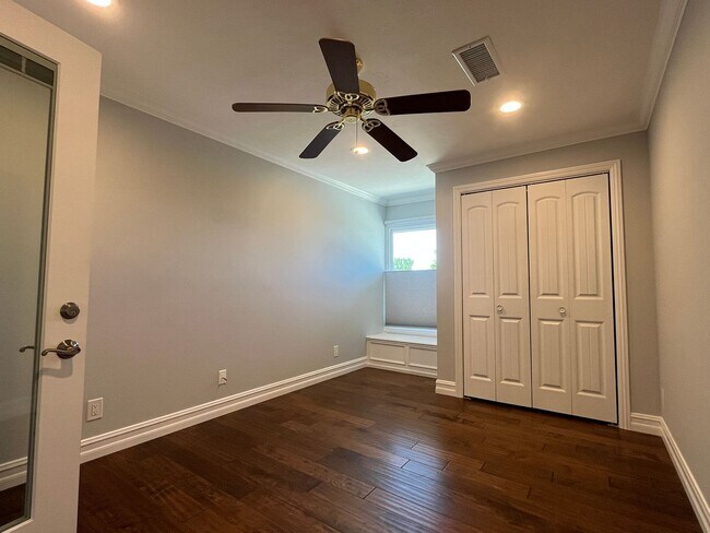 Building Photo - 2085 Warmlands Ave