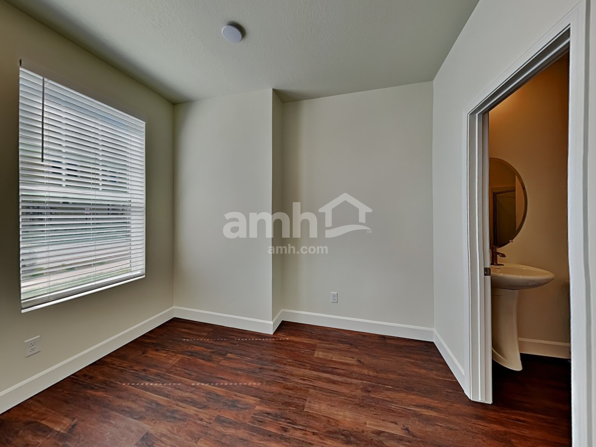 Building Photo - 11033 S Blue Bayou Dr