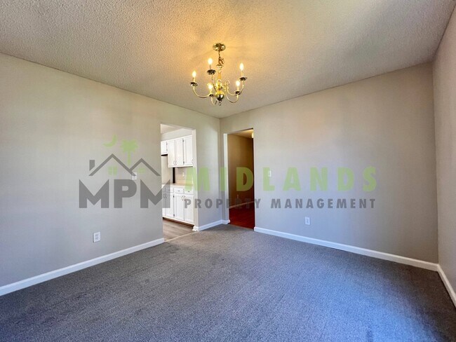 Building Photo - 5 Bridle Path Court