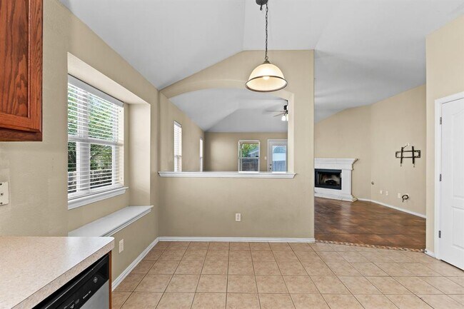 Building Photo - 208 Pecanwood S