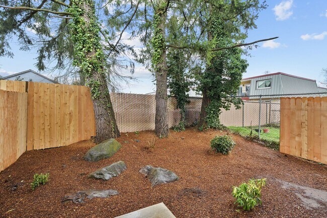 Building Photo - New Build 3 Bed, 1.5 Bath Rental Home in Centennial neighborhood!