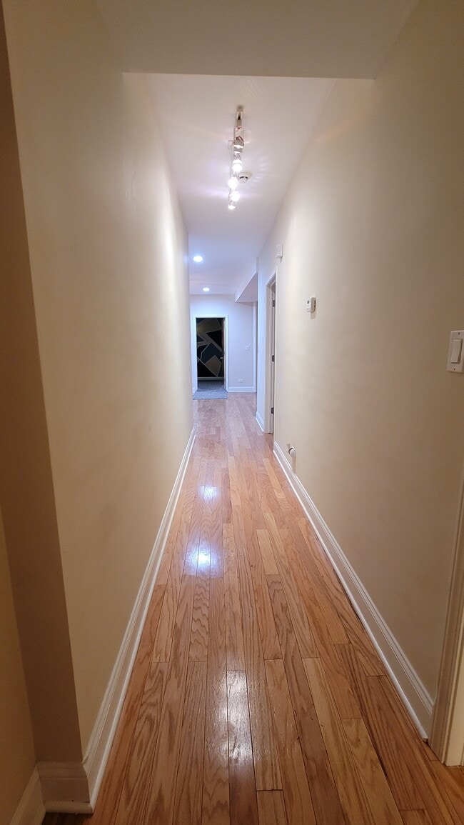 Building Photo - 6736 S Crandon Ave