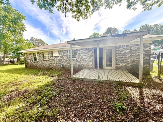 Building Photo - 2017 Fairfield Dr