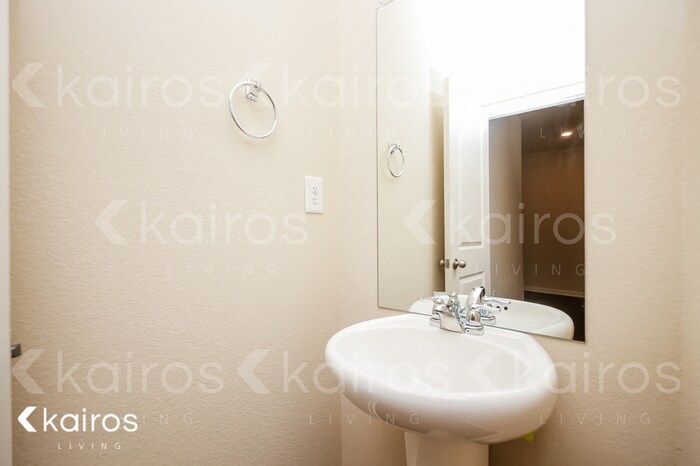 Building Photo - 1052 Pilgrim Ln