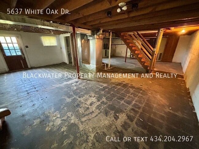 Building Photo - 5637 White Oak Dr