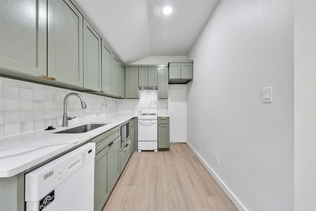 Building Photo - 601 Pearson Ave