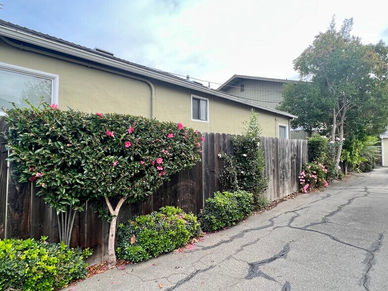 Building Photo - 127 22nd Ave