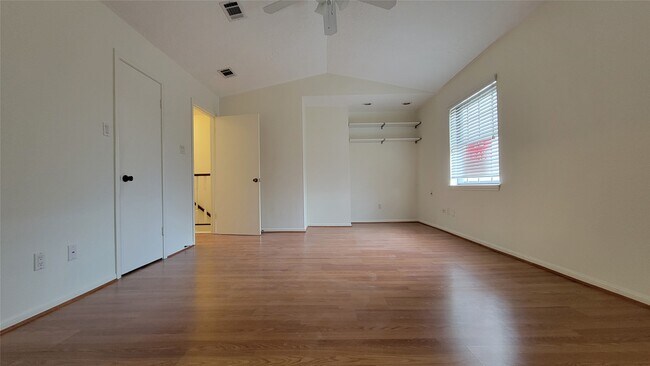 Building Photo - 800 Country Pl Dr