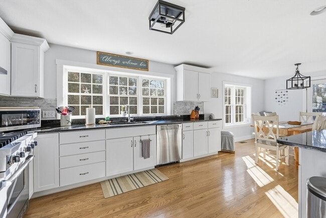 Building Photo - 578 Huckins Neck Rd