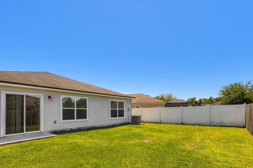 Building Photo - 3800 Falcon Crest Dr