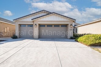 Building Photo - 4 Bedroom/3 Bath Home with Office and Paid...