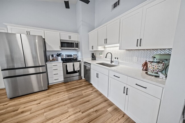 Building Photo - Whitemarsh Island Gem - Charming 3-Bedroom Home on a Corner Lot in Battery Point