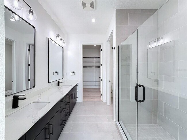 Building Photo - 1302 E Kay St