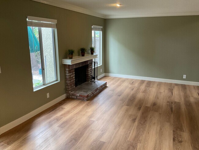 Building Photo - FOR LEASE 3 BEDROOM 2.5 BATH 2 Story Condo...