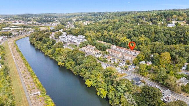 Building Photo - 233 Derby Ave