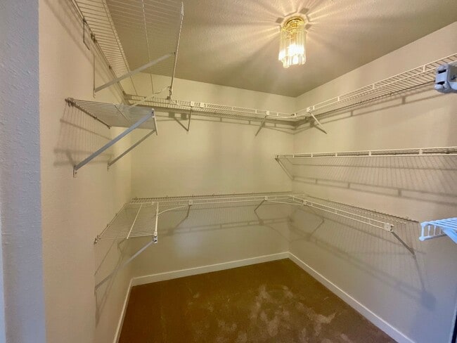 Building Photo - Spacious 3-Bedroom Home with Sunroom in Private Lake Community – Everett