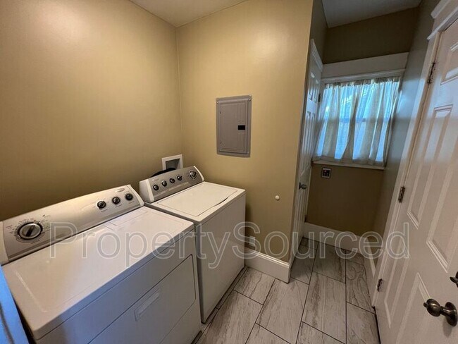 Building Photo - 151 Berverdor Ave