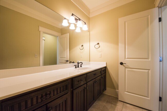 Building Photo - 987 Starr Ct
