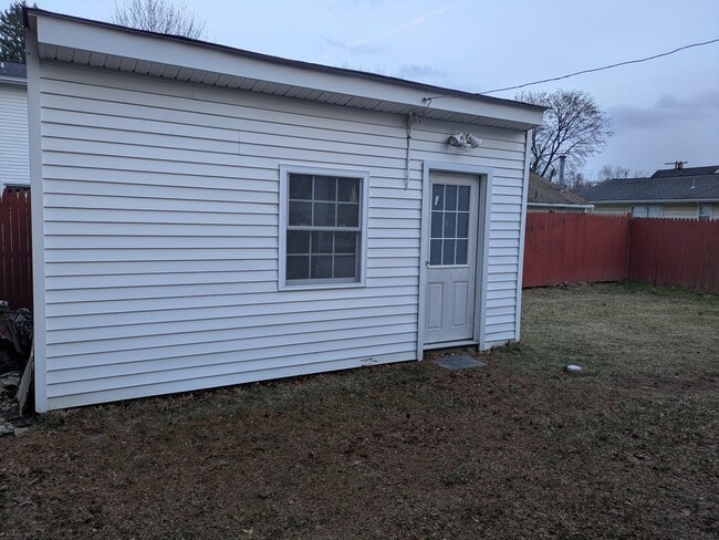 Building Photo - 383 W Clinton St