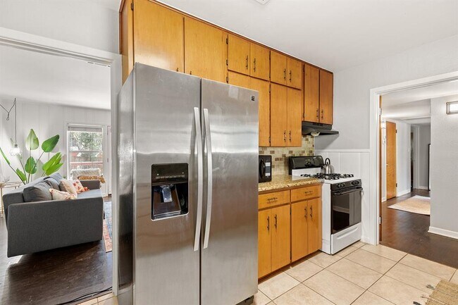 Building Photo - 3005 Menchaca Rd