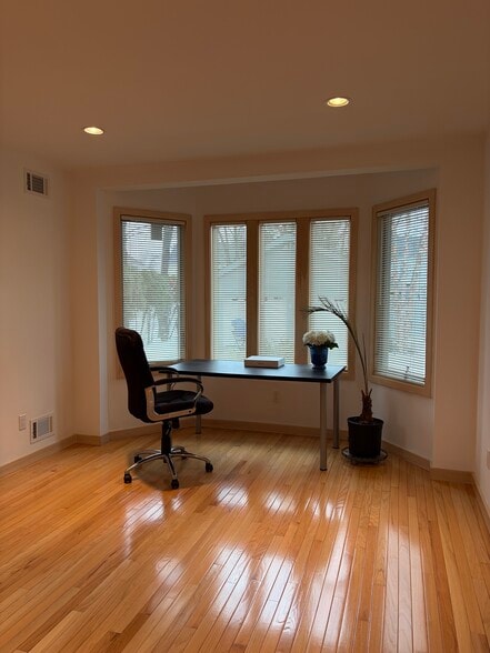 Flex room - 25 Bogert Pl