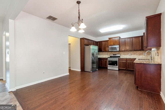 Building Photo - 214 Farm Manor Ct