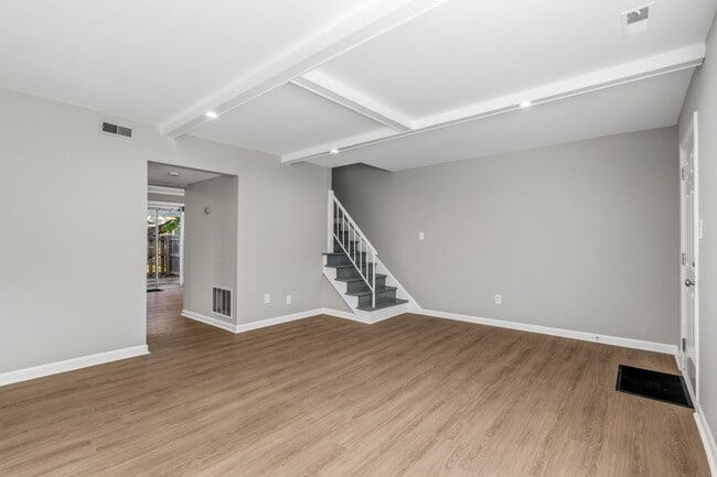 Building Photo - Updated 2-bedroom, 2.5-bath property Greensboro!
