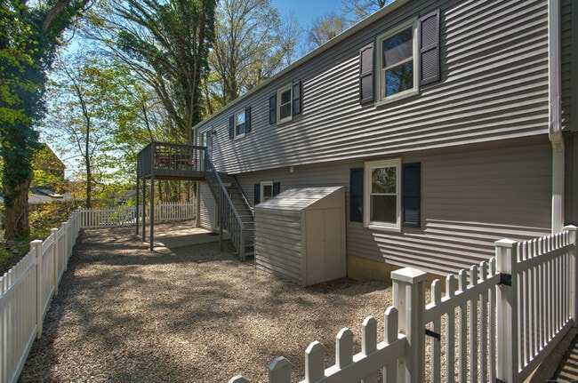 Building Photo - 5 Edge Hill Trail