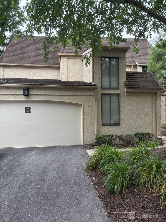 Primary Photo - 92 Gate House Ln