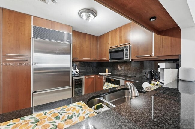 Building Photo - 901 Brickell Key Blvd