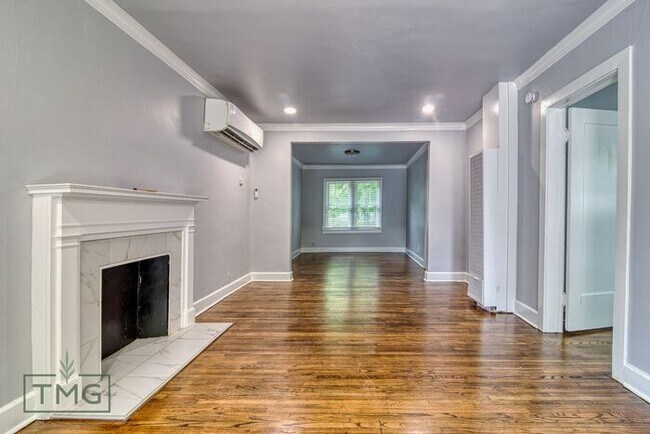 Building Photo - NEWLY REMODELED! Bungalow in the heart of KW!